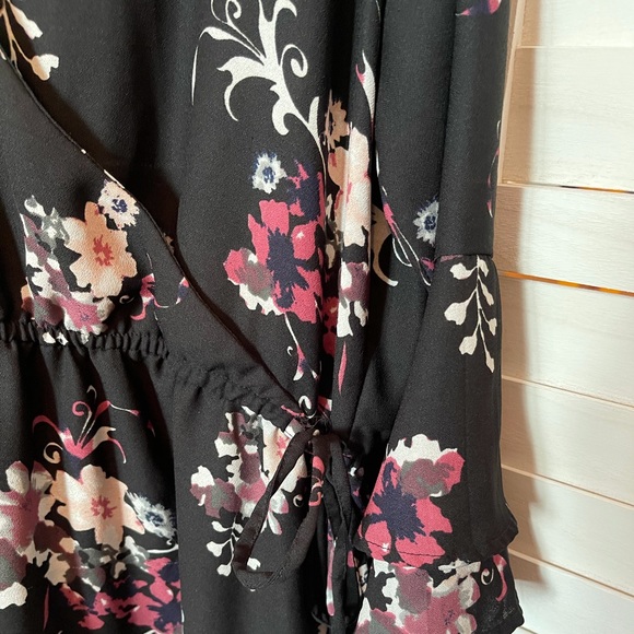 Hint of Blush black floral dress size 3X - Picture 4 of 8